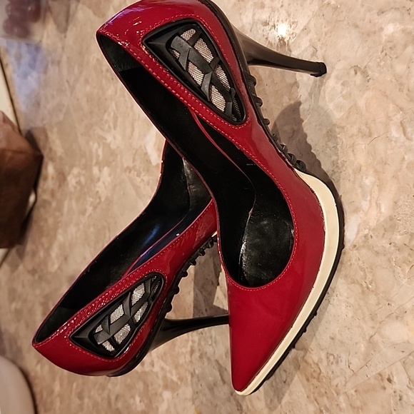 Magnificent Casadei red patent pumps - Picture 2 of 6